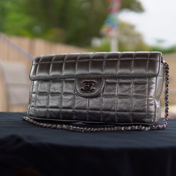 CHANEL Chocolate Bar Chain Shoulder Bag - Picture 5 of 7